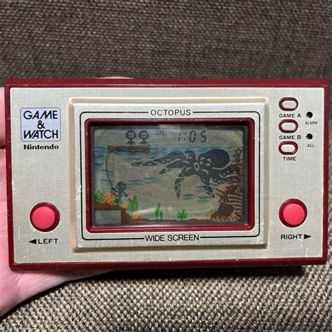 NINTENDO GAME AND & WATCH Octopus Wide Screen 1981 .